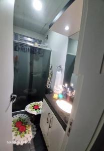a bathroom with a shower and a sink and a mirror at Apartamento em ótima localização in Manaus +2 photos