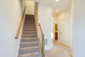 Ảnh trong thư viện ảnh của Balcony and Pool Access Modern Gainesville Home ở Gainesville