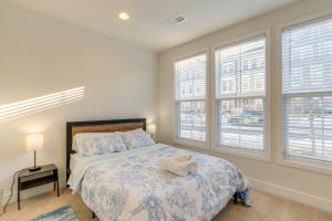 Ảnh trong thư viện ảnh của Balcony and Pool Access Modern Gainesville Home ở Gainesville