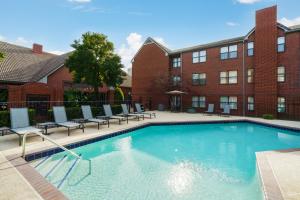 Bazén v ubytování Residence Inn Dallas Addison/Quorum Drive nebo v jeho okolí
