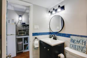 ห้องน้ำของ Walk to Shore Wildwood Crest Studio with Pool View!