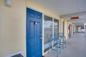 ภาพในคลังภาพของ Walk to Shore Wildwood Crest Studio with Pool View! ในไวลด์วูดเครสท์