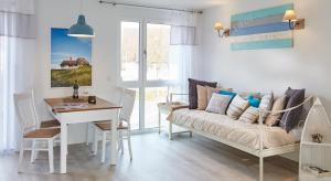 a living room with a couch and a table at SK Apartments -Apartment mit 2 Schlafzimmern in Rust