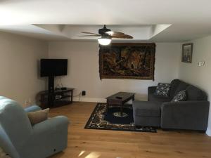 Posezení v ubytování Simcoe B&B - Incredible vacation suite