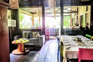 a living room with a table and a couch at Lugar encantador com jacuzzi na Praia do Arandis in Marau +66 photos