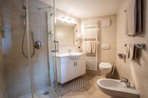 Ένα μπάνιο στο Residence Cesa Ladina +60 φωτογραφίες