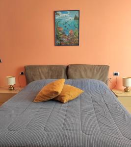 A bed or beds in a room at IL GIGLIO DI CAREGGI