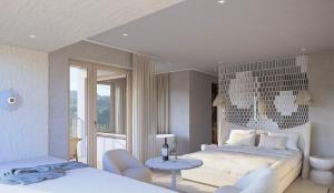ein Schlafzimmer mit einem Bett und einem Tisch in der Unterkunft ANETSEDER Landhotel & Lofts in Thyrnau