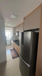 Кухня или мини-кухня в Lindo Apt para Temporada 50 m da Praia Vista Mar
