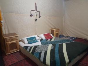 Postel nebo postele na pokoji v ubytování RestCamp ErgChebbi