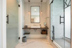 Koupelna v ubytování Panoramic Pack Square + 28 fotografií