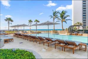 Πισίνα στο ή κοντά στο 2BR 2.5BA Best Ocean Views at the Amrit Resort