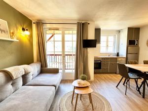 Кухня или мини-кухня в joli duplex 5pers, parking et balcon
