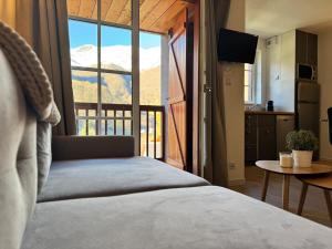 Кровать или кровати в номере joli duplex 5pers, parking et balcon