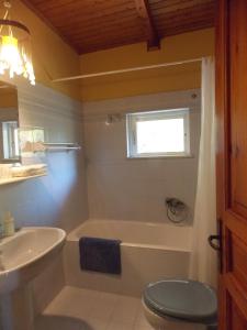 Bilik mandi di Preveza - The house by the sea