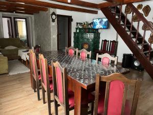 a dining room with a table and chairs at Căsuța din Pădure in Colibiţa