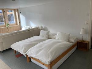 Postel nebo postele na pokoji v ubytování Chalet Wasserfall 3-Zimmerferienwohnung möbliert