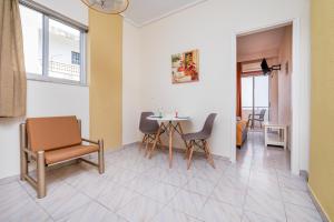 a living room with a table and chairs at Silia apartments in Ampavris