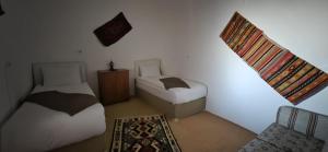 Postel nebo postele na pokoji v ubytování Cappadocia Landscape House