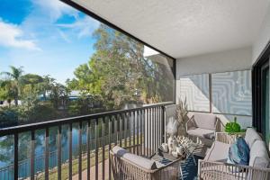 En balkon eller terrasse på Spend Your Vacation in Luxury with Pool Views