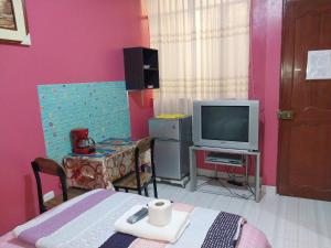Μια τηλεόραση ή/και κέντρο ψυχαγωγίας στο Habitación matrimonial