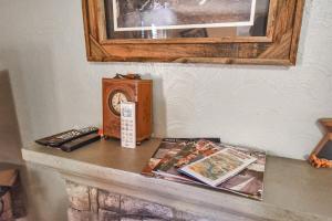 ParksRustic Adventure w Historic Log Cabin Forest Views 20 minutes from Flagstaff Now with Wi-Fi的相册照片