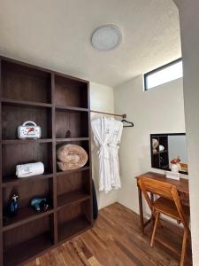 a room with a book shelf and a table at Casa Madera 1A in Zacatlán