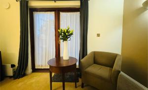 Hustyns Hotel的休息区