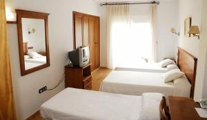 Posteľ alebo postele v izbe v ubytovaní Hotel Donde Caparrós