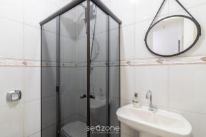 Phòng tắm tại Sobrado 3Q c/ Churrasq. 700m da Praia RPP0678 +16 ảnh