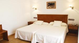 Ένα ή περισσότερα κρεβάτια σε δωμάτιο στο Hotel Donde Caparrós
