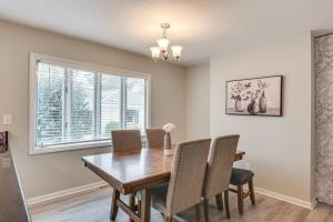 Φωτογραφία από το άλμπουμ του 3 Mi to Dtwn Fayetteville Home with Pool Table σε Fayetteville +20 φωτογραφίες