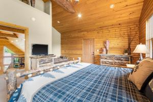 a bedroom with a bed in a room with wooden walls at Luxury Lakefront Chalet Resort 2 Pools FREE Amenities Dock Kayaks Waterslide in Lampe