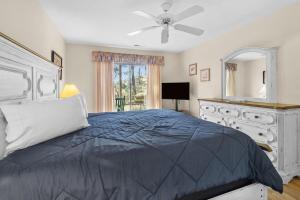 Кровать или кровати в номере 3 Bedroom Condo with Stunning Views-Ground Floor +19 фотографий