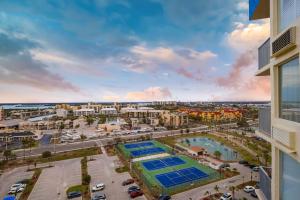 Swimmingpoolen hos eller tæt på Estero Beach & Tennis 1201-A by Sun Palace Vacations