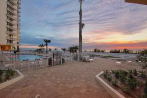 Solopgangen eller solnedgangen set fra lejligheden