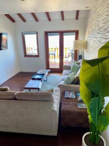 Gallery image of Serene Villa W Ocean Views, Gym & Pool in Avalon +9 photos
