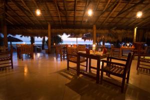 A restaurant or other place to eat at Nilaveli Beach Hotel