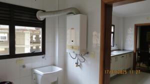 Ένα μπάνιο στο Apartamento Espaçoso +13 φωτογραφίες