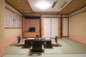 TV a/nebo společenská místnost v ubytování Tenpyo Ryokan