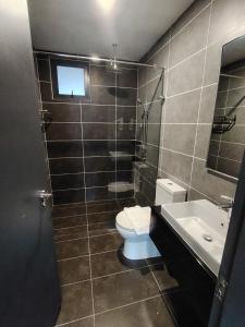 Ένα μπάνιο στο ComfyStays-sunwayonsen2br2b