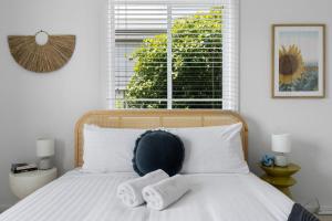 a bedroom with a bed with towels on it at Lavender Cottage - Minutes to Wineries in Cessnock +18 photos