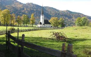 Ein allgemeiner Bergblick oder ein Berglick von der Pension aus