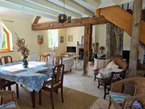 Fotografie z fotogalerie ubytování Maison solognote calme et boisée, proche châteaux Loire, golf, vélos, ping-pong - FR-1-590-34 v destinaci Jouy-le-Potier
