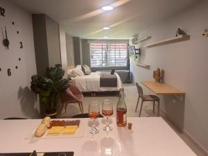 Nápoje v ubytování Edificio Atalanta en el corazón de Medellín + 34 fotografií