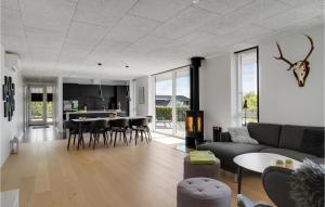 Χώρος καθιστικού στο Three-Bedroom Holiday Home In Hemmet