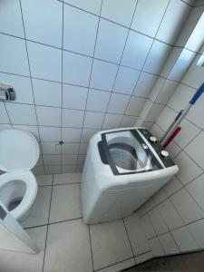 Et badeværelse på Cobertura com vista mar + 11 billeder