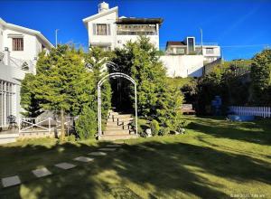 Orchard Valley View外面的花园