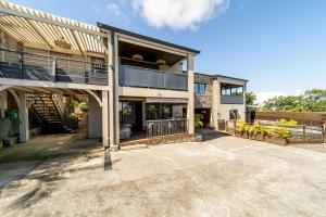 an exterior view of a house with a patio at F3 panoramique l horizon in Petite Île