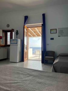 Postel nebo postele na pokoji v ubytování Beach House Casa A Mare in Canneto Lipari